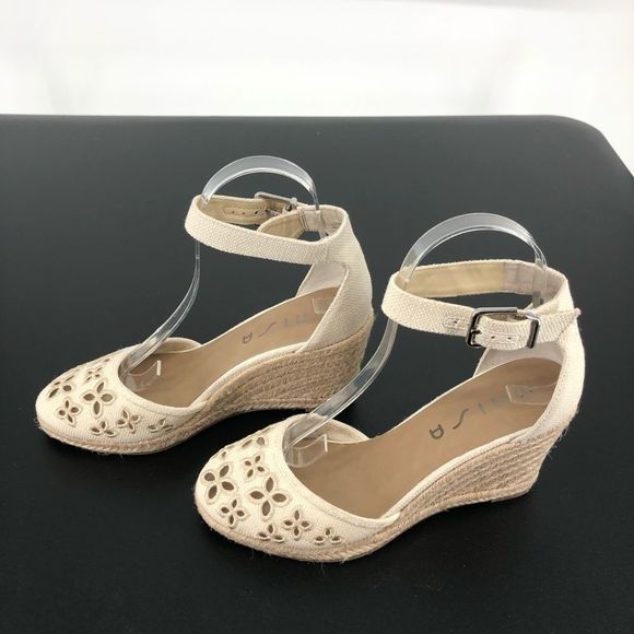 Unisa Unareia Cream Embroidered Eyelet Ankle Strap Espadrille Wedge Sandals 8 - Picture 7 of 15